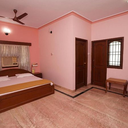 Lloyds Guest House, North Boag Road, T. Nagar チェンナイ エクステリア 写真