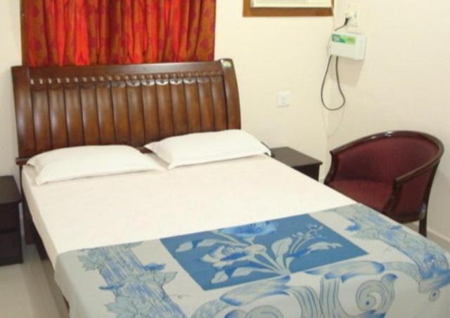 Lloyds Guest House, North Boag Road, T. Nagar チェンナイ エクステリア 写真
