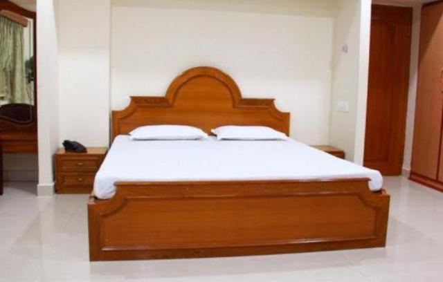 Lloyds Guest House, North Boag Road, T. Nagar チェンナイ エクステリア 写真