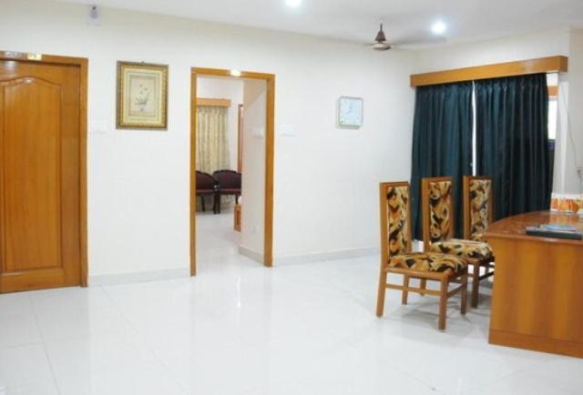 Lloyds Guest House, North Boag Road, T. Nagar チェンナイ エクステリア 写真